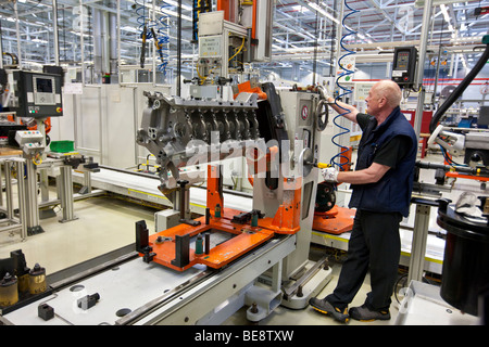 Produktion von Aston Martin V12 Motors, Aston Martin-Motorenwerk in Köln, Rheinland-Pfalz, Deutschland, Europa Stockfoto