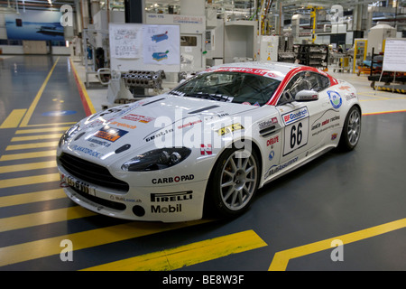 Aston Martin V8 Vantage Rennversion, Aston Martin-Motorenwerk in Köln, Rheinland-Pfalz, Deutschland, Europa Stockfoto