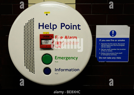 Help-Point-Hilfe-Station auf einer u-Bahn-Plattform, Hyde Park Corner Station, London, England, Vereinigtes Königreich, Europa Stockfoto