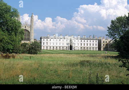 Cambridge, Kings College, die Fellows Gebäude und die Kapelle aus dem Westen, über den Fluss Cam gesehen. Stockfoto