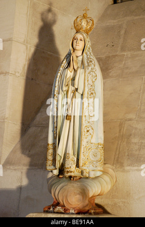 Madonnenfigur, unserer lieben Frau von Fatima, Nossa Senhora de Fatima, in der Kirche des Klosters von Santa Maria in Alcobaça, Mosteir Stockfoto