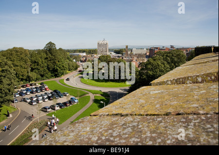 Auf der Suche nach Carlisle von Carlisle Castle mit Rathaus im Zentrum von Foto Cumbria, England, UK Stockfoto