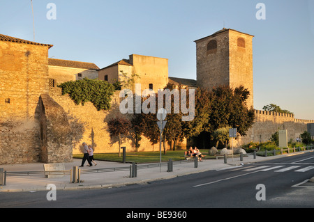 Teil der mittelalterlichen Stadtmauer mit Wachturm, Evora, UNESCO-Weltkulturerbe, Alentejo, Portugal, Europa Stockfoto