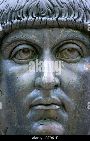 Italien Rom Lazio Rom Capitoline Museum Palazzo Dei Conservatore kolossale Bronze Kopf von Constantine aus dem 4. Jahrhundert Stockfoto