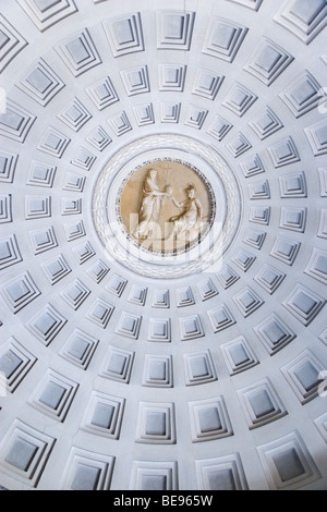 Italien Lazio Rom Vatikan Museum eine reich verzierte Decke in einem Raum neben der achteckigen Innenhof des Schloss Belvedere Stockfoto