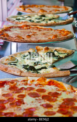 Pizza von der Scheibe am Fest des San Gennaro Festival in Little Italy in New York City Stockfoto