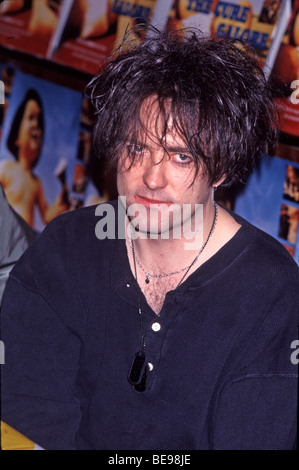 CURE - UK Rockgruppe mit Robert Smith etwa 2001 Stockfoto