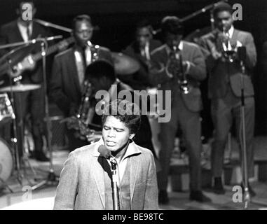 JAMES BROWN - US-Rock-Musiker auf UK TV fertig, gehen im Jahr 1966 Stockfoto