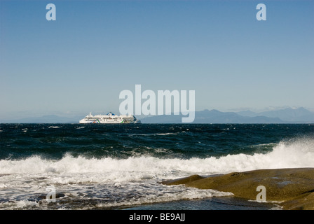 BC Fähren lagen die Gewässer des Georgia Strait. Auf der Suche nordöstlich von Berry Point Road, in der Nähe von Orelbar Punkt, Gabriola Island, BC Stockfoto