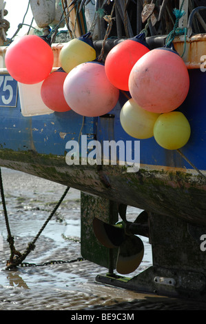 Fischkutter bei Ebbe Stockfoto