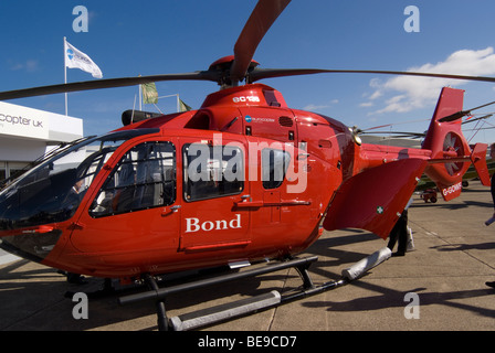 Eurocopter EC135 T2 + Hubschrauber G-GOWF auf Helitech zeigen Duxford Flugplatz England Großbritannien Stockfoto