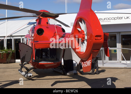 Eurocopter EC135 T2 + Hubschrauber G-GOWF auf Helitech zeigen Duxford Flugplatz England Großbritannien Stockfoto