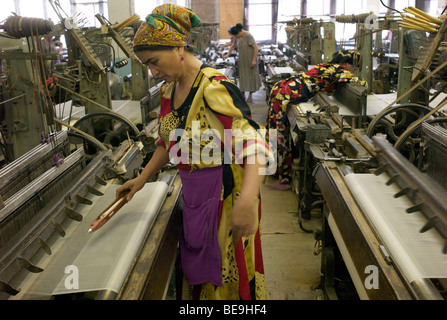 Margilan (Usbekistan): Traditionelle Seidenfabrik Stockfoto