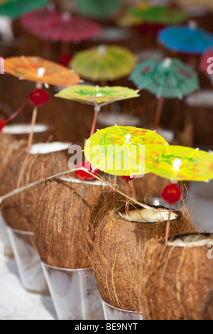 Pina Coladas bei einem Straßenfest in New York City Stockfoto