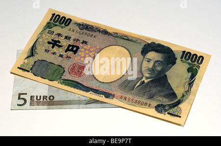 Euro und japanische Yen-Banknoten. Stockfoto