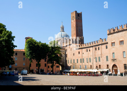 Der Palazzo Bianchi und Palazzo Bonacolsi im Piazza Sordello, Mantua, Lombardei, Italien Stockfoto