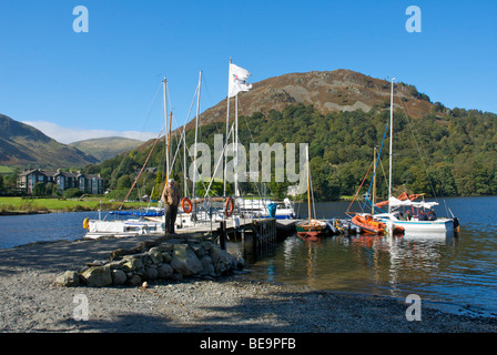 Boote auf Ullswater, bei Glenridding Sailing Club, Lake District National Park, Cumbria, England UK Stockfoto