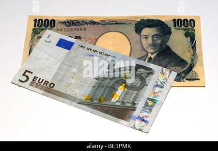 Euro und japanische Yen-Banknoten. Stockfoto