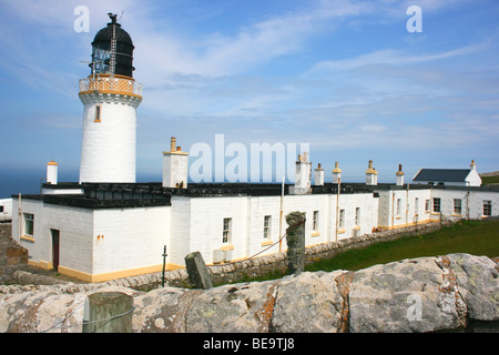 der Leuchtturm bei Dunnet Head, Caithness, Schottland, ist der nördlichste Punkt auf dem britischen Festland Stockfoto