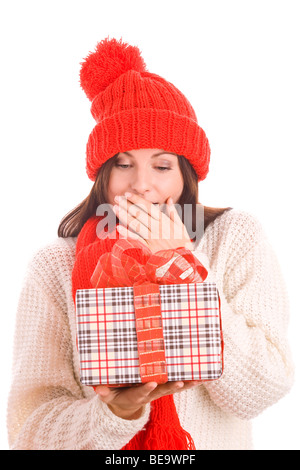 Überrascht Frau mit Geschenk isoliert auf weißem Hintergrund Stockfoto