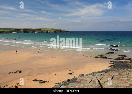 Glorreichen Ende Sommer/Anfang Herbsttag Harlyn Bay, Surfer/Strandbesucher in die Ferne, Cornwall, England, UK Stockfoto