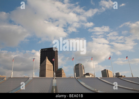 Pittsburgh, Pennsylvania - Downtown Pittsburgh, über dem Dach des David L. Lawrence Convention Center. Stockfoto