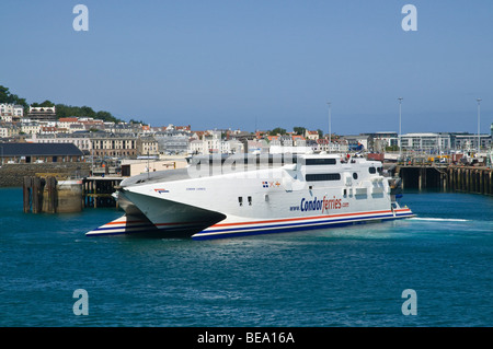 dh Condor Fähren ST PETER PORT GUERNSEY Condor Express Fähre Ankunft St. Peters Port Kanal Hafen Stockfoto