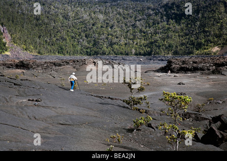 Wanderweg im Volcanoes National Park in Kilauea Iki. Stockfoto
