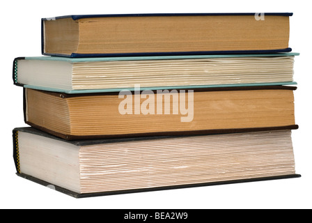 Stapel von vier alten Büchern isoliert auf weißem Hintergrund. Sparen Sie mit Beschneidungspfad Stockfoto