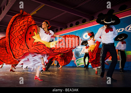 Ballett Folklorico Resurrecion führt traditionelle mexikanische Volkstänze im Los Angeles County Fair (2009) Stockfoto