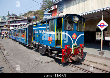 Darjeeling Himalayan Railway Spielzeugeisenbahn Ghum Station in Darjeeling, Indien Stockfoto