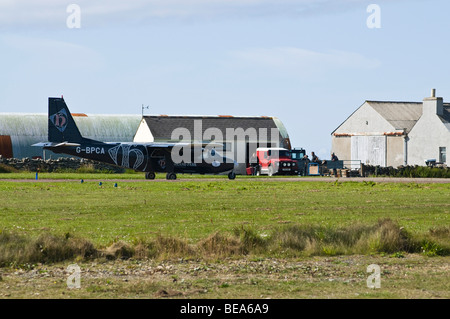 dh Britten Norman Islander NORTH RONALDSAY ORKNEY ISLES Loganair Flugzeug North Ronaldsay Flughafen