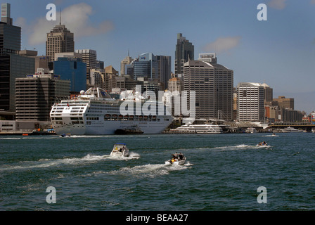 Kreuzfahrtschiff, die Dawn Princess im Hafen von Sydney, Sydney, Australien vertäut Stockfoto