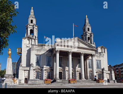 Leeds Civic Hall, mit Blick auf Millennium Square, Leeds, West Yorkshire UK Stockfoto