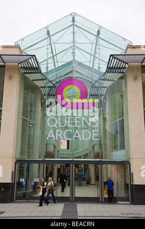 Außenseite des Queens Arcade-Atrium im Stadtzentrum von Cardiff South Wales UK Stockfoto