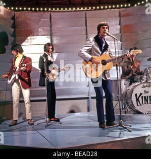 Schleifen - UK pop Gruppe über 1967 v.l.n.r.: Pete Quaife, Dave Davies, Ray Davies und Mick Avory Stockfoto