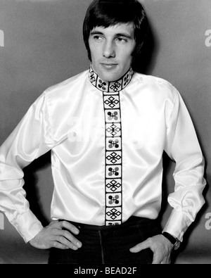 Schleifen - Mick Avory der UK-pop-Gruppe auf einem Mode-Shooting im Jahr 1965 Stockfoto