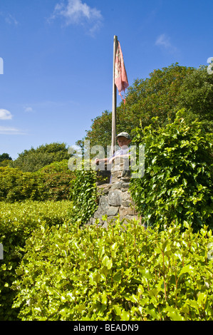 dh aber Gärten LA SEIGNEURIE SARK Insel Kind im Zentrum von Garten Labyrinth Stockfoto