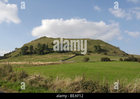 Parkhouse Hill in der oberen Dovedale im Nationalpark Derbyshire Peak District, England, englische Landschaft Stockfoto