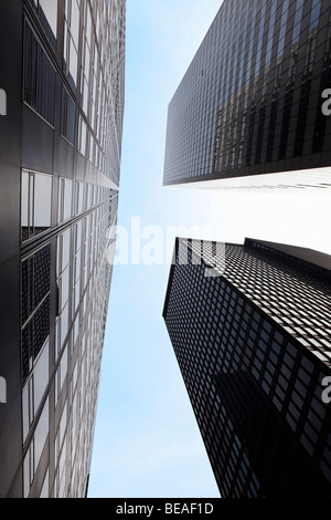 Niedrigen Winkel Blick auf Hochhäuser, Manhattan, New York City, NY, USA Stockfoto