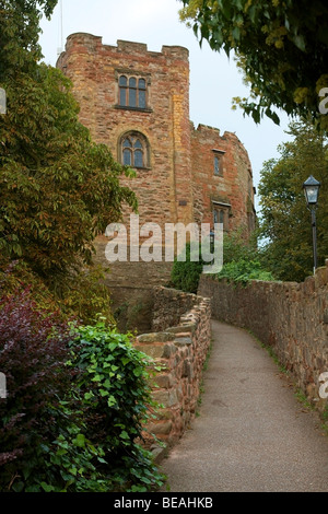 Pfad im Vorfeld Tamworth Castle Stockfoto