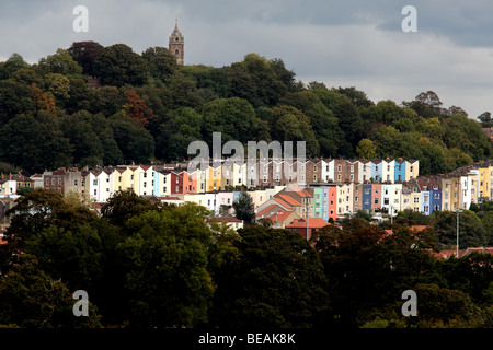 Bild von Mark Passmore. 27.09.2009. Eine Reihe von bunten Häusern im Bereich Hotwells von Bristol. Stockfoto