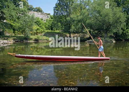 Punt Boot am Fluss Vrbas Banja Luka, Bosnien und Herzegowina. Balkan Stockfoto