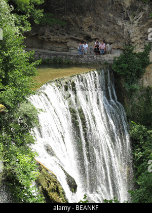 Touristische Sehenswürdigkeiten Pliva Wasserfällen in der Stadt von Jajce, Bosnien und Herzegowina Stockfoto