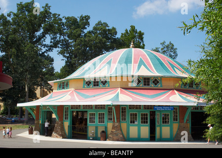 Das 1921 Dentzel Karussell in Glen Echo Park, Glen Echo, Maryland. Stockfoto