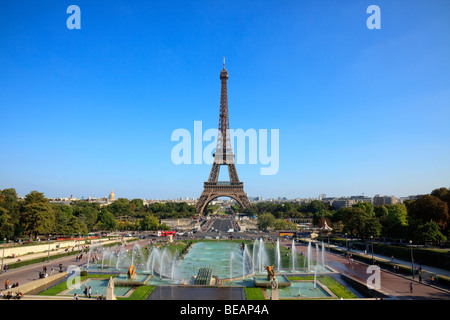 Eiffelturm und Trocadero-Gärten in Paris, Frankreich Stockfoto