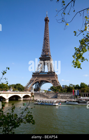 Eiffelturm und der Seine in Paris, Frankreich Stockfoto