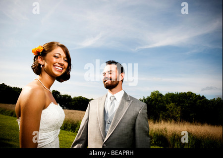 attraktive junge Mann und Frau lächelnd Stockfoto