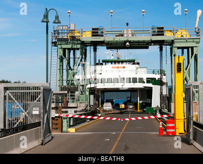 "Die Washington State Ferry verlässt Friday Harbor, Washington, USA" Stockfoto