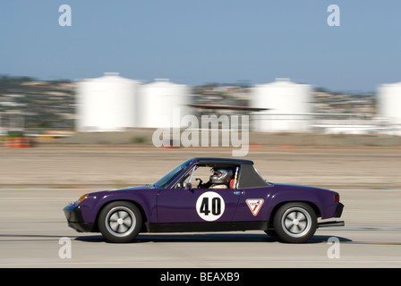 Ein 1970 Porsche 914 bei einem Oldtimer Rennevent. Stockfoto